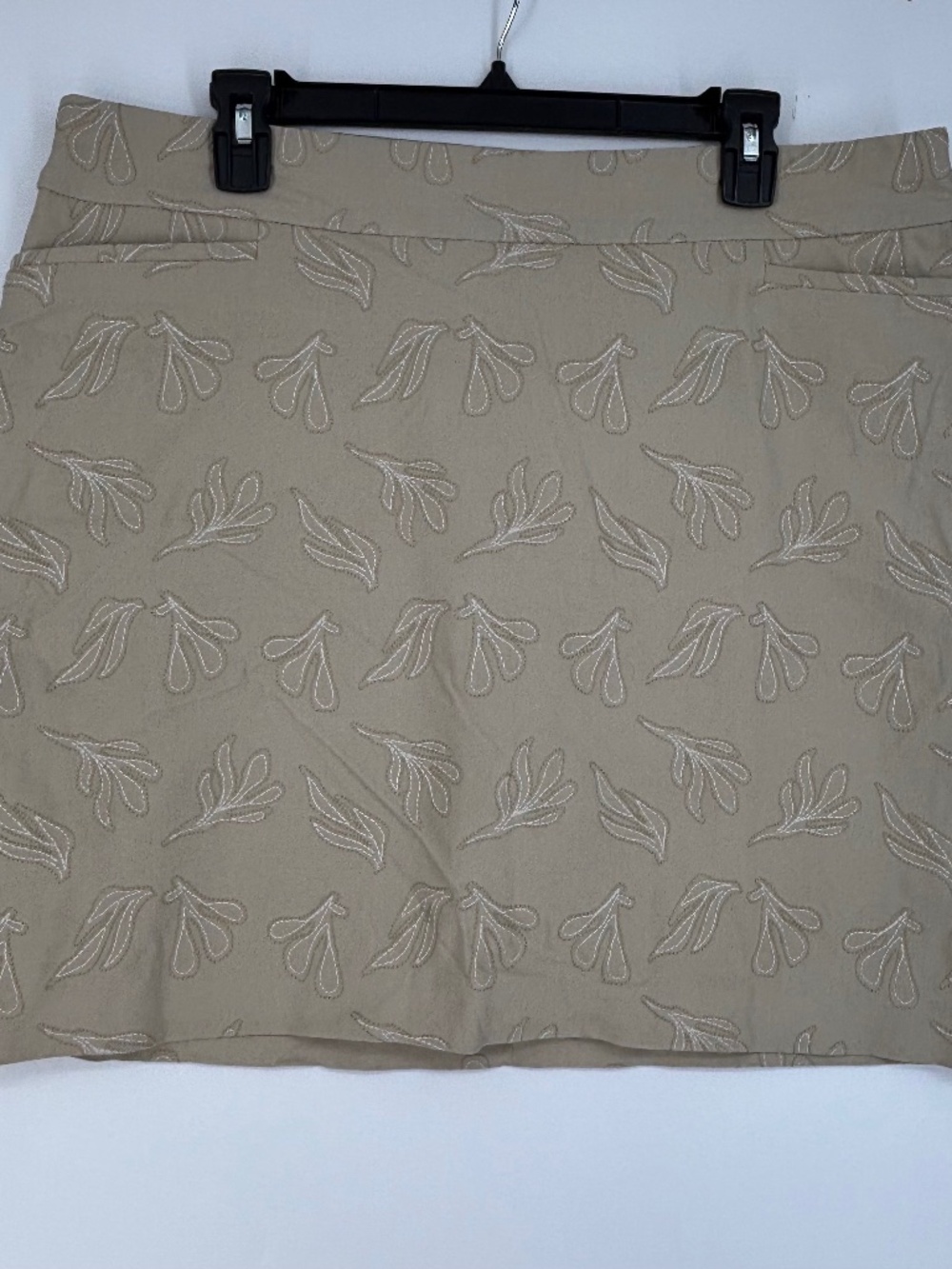 Chico's Size 2.5 Womens 14 Pull-On Skort Beige Fall Leaf Embroidery Pockets